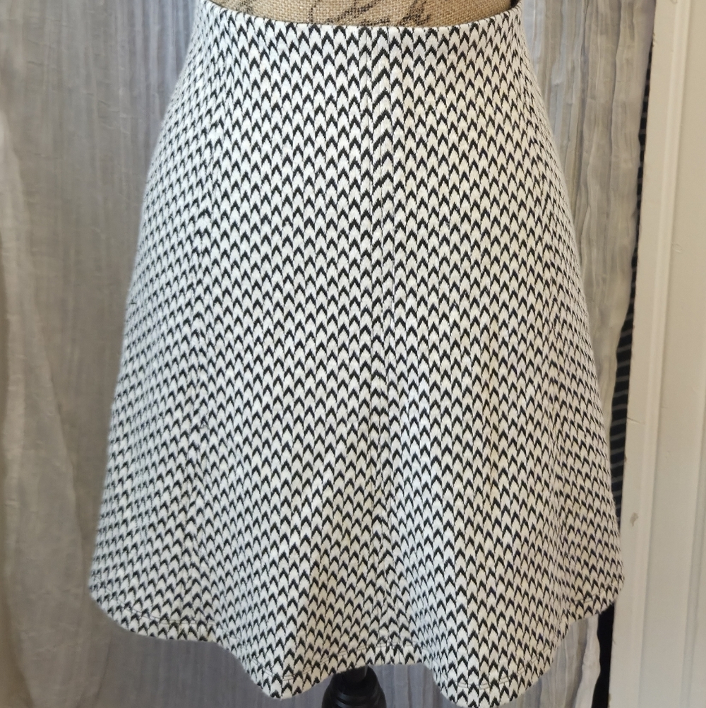 LOFT Monochrome Zigzag Skirt